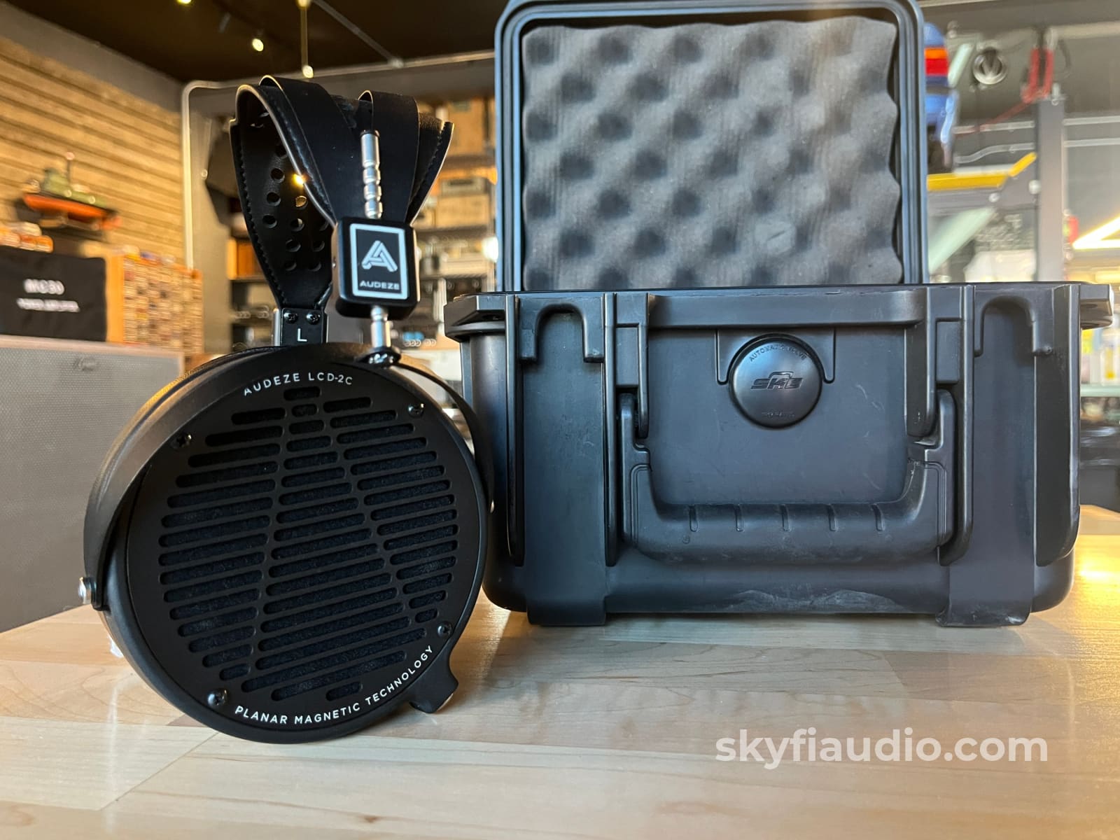 Audeze LCD-2C Planar Magnetic Headphones Headphones